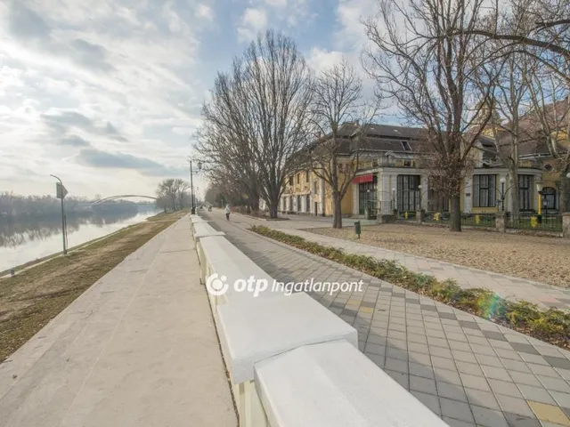 Eladó kereskedelmi és ipari ingatlan Szolnok 5000 nm