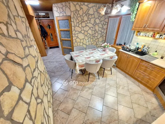 Eladó ház Tiszajenő 121 nm