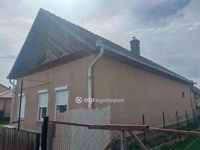 Eladó ház Újszász 70 nm