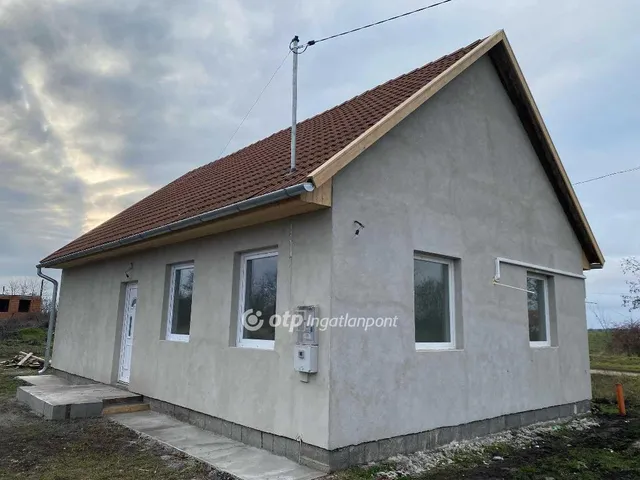 Eladó ház Újszász 69 nm