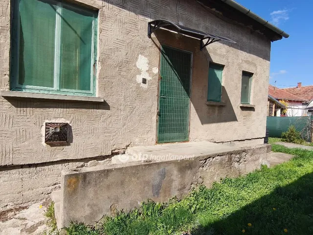 Eladó ház Újszász 100 nm