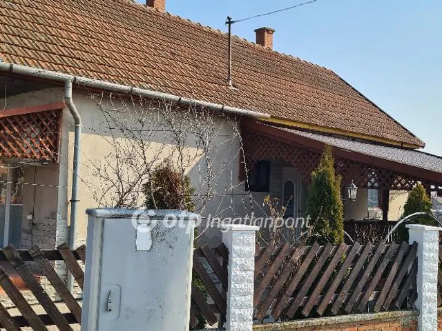 Eladó ház Újszász 100 nm