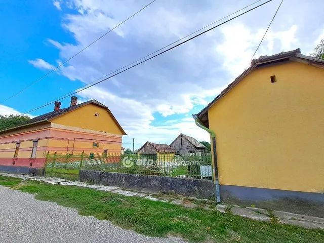 Eladó ház Kocsér 75 nm