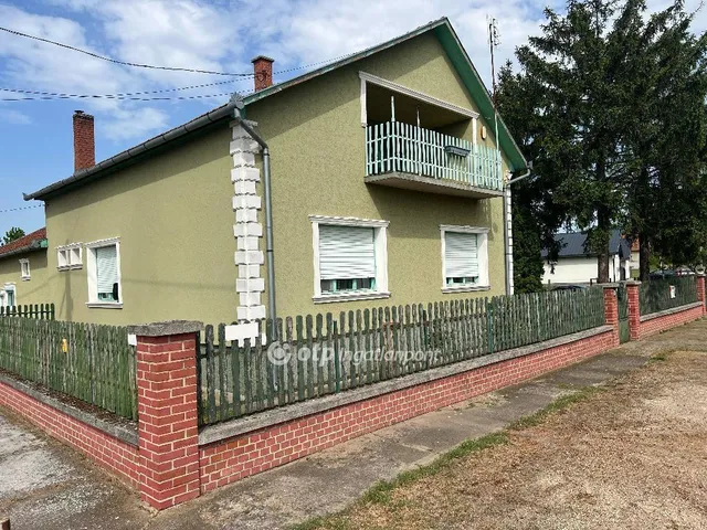 Eladó ház Tápiószele 130 nm