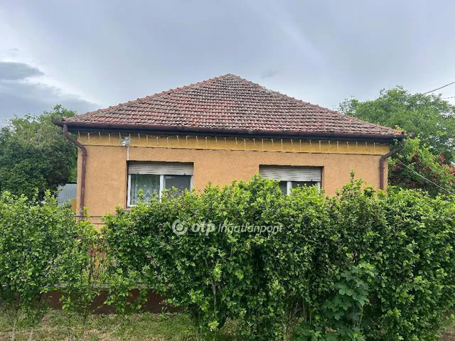 Eladó ház Tápiószele 70 nm