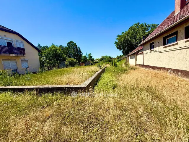 Eladó telek Újszász 653 nm