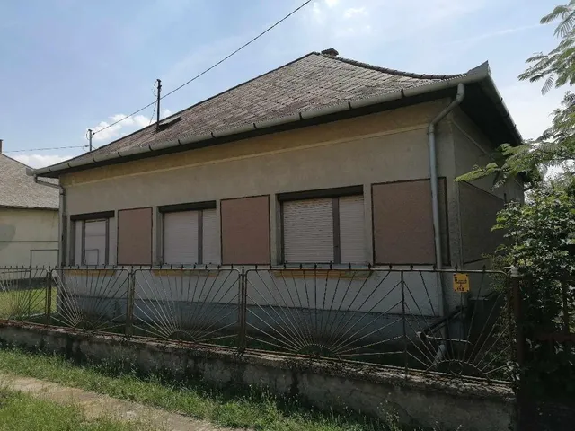 Eladó ház Tiszaörs 96 nm