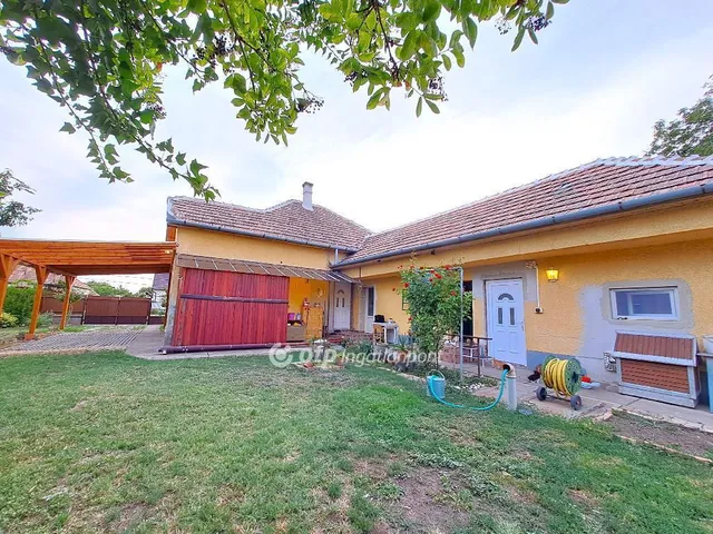 Eladó ház Abony 81 nm