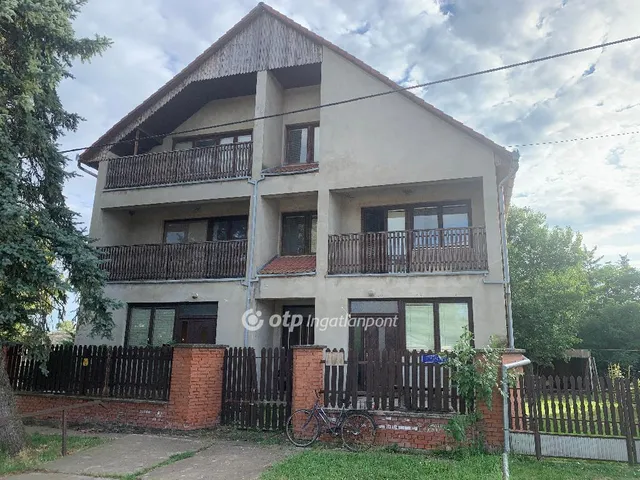 Eladó ház Besenyszög 194 nm