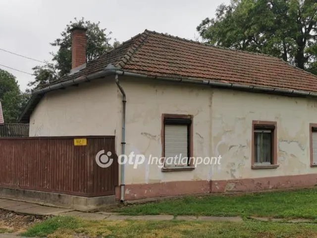 Eladó ház Tiszaföldvár 68 nm