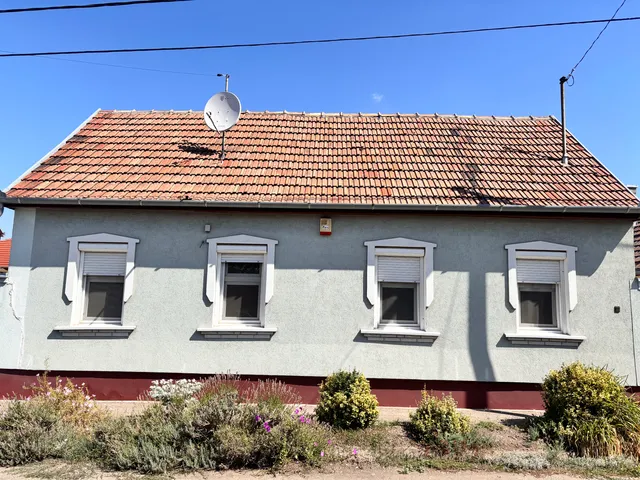 Eladó ház Szolnok, Déli városrész 71 nm