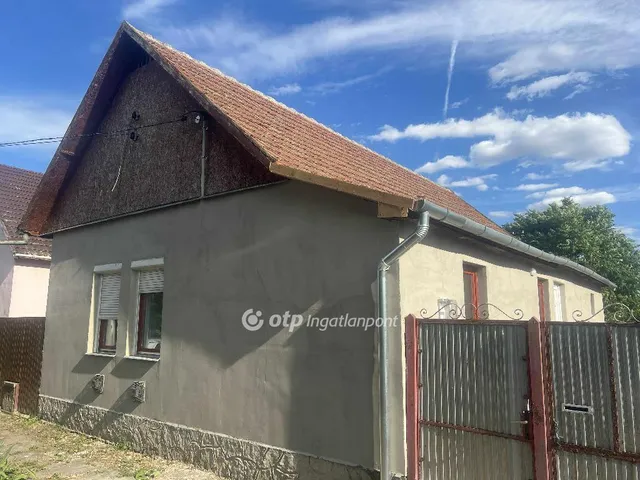 Eladó ház Újszász 70 nm