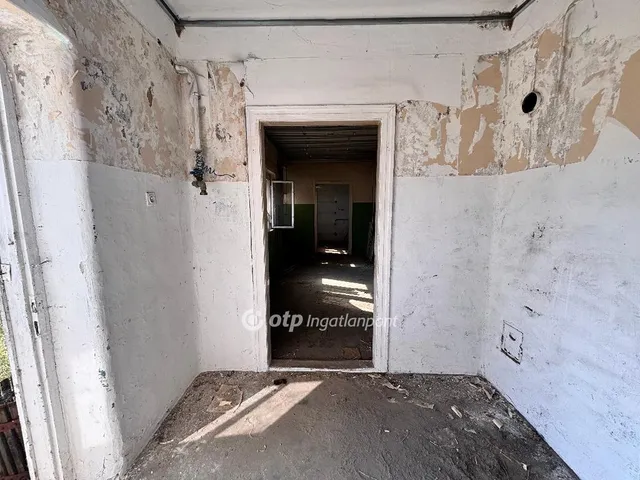 Eladó kereskedelmi és ipari ingatlan Cserkeszőlő 1546 nm