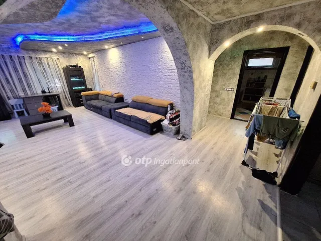 Eladó ház Tiszakécske 212 nm