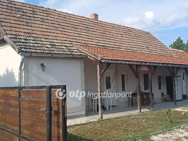 Eladó ház Újszász 70 nm