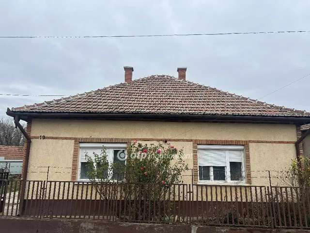 Eladó ház Tószeg 102 nm