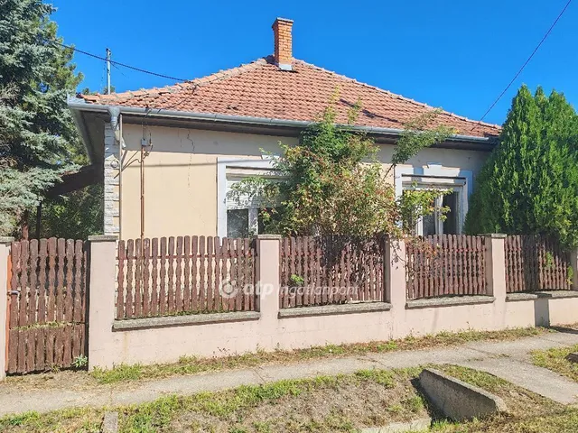 Eladó ház Jászladány 84 nm