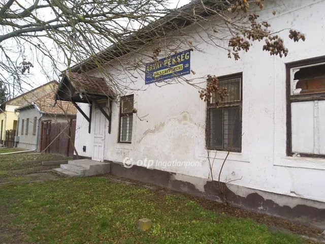 Eladó ház Tiszanána 160 nm