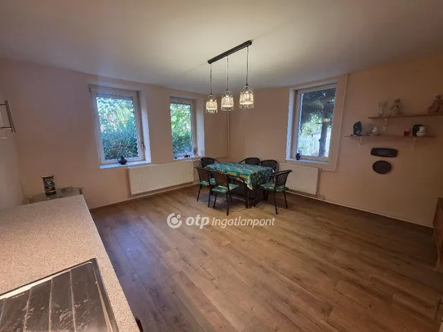 Eladó ház Üröm 100 nm