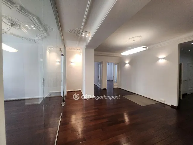 Eladó lakás Budapest II. kerület 170 nm