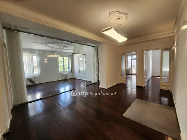 Eladó lakás Budapest II. kerület 170 nm