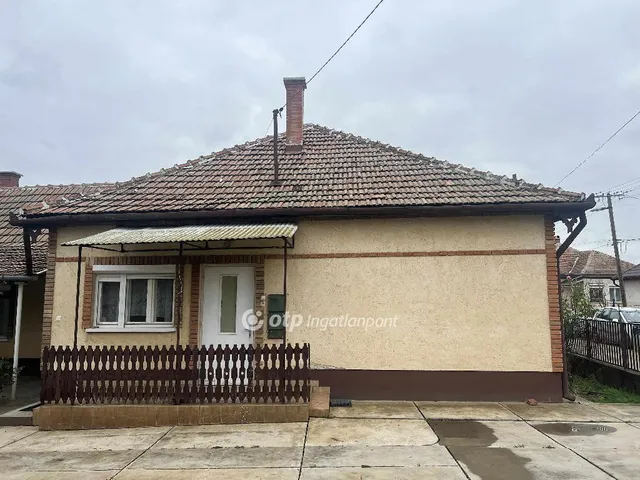 Eladó ház Tószeg 102 nm