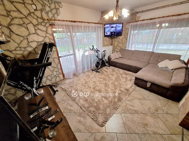 Eladó ház Tiszajenő 121 nm