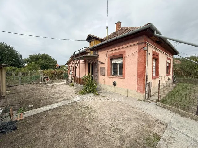 Eladó ház Tiszakécske 52 nm