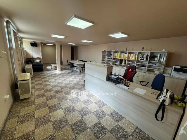 Eladó kereskedelmi és ipari ingatlan Farmos 450 nm