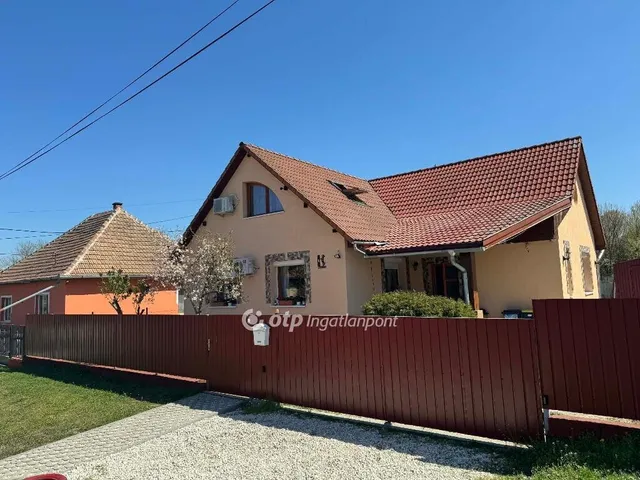 Eladó ház Tápiószele 170 nm