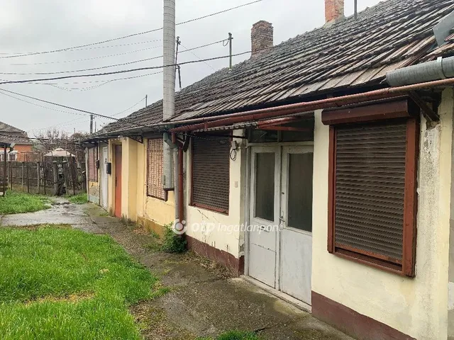 Eladó lakás Újszász 43 nm