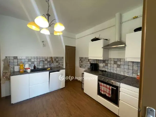 Eladó nyaraló Jászkarajenő 94 nm