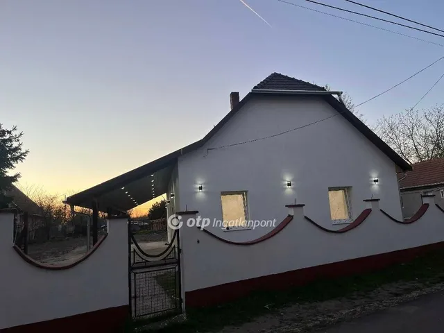 Eladó ház Tápiószele 75 nm
