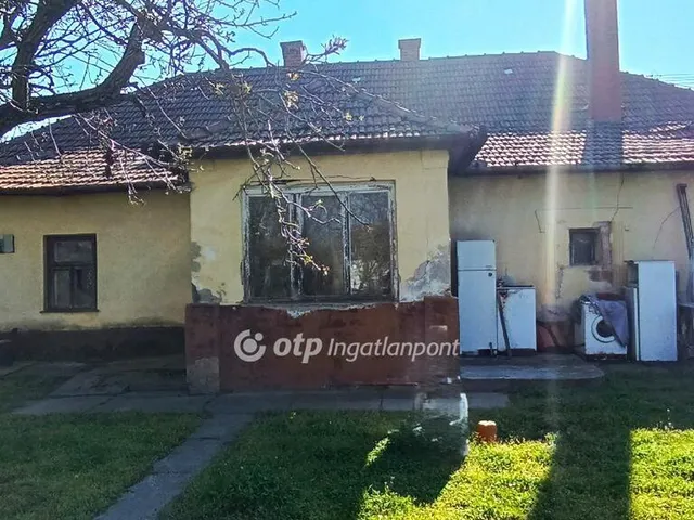 Eladó ház Tiszajenő 96 nm