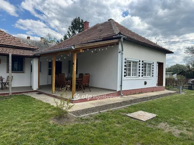 Eladó ház Abádszalók 97 nm
