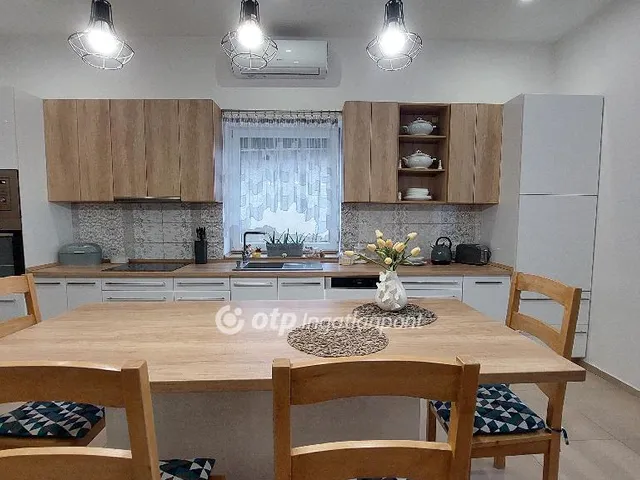 Eladó ház Kisújszállás 200 nm