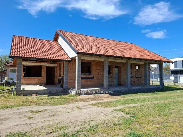 Eladó nyaraló Cegléd 81 nm