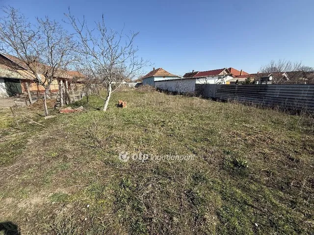 Eladó telek Tiszakécske 845 nm