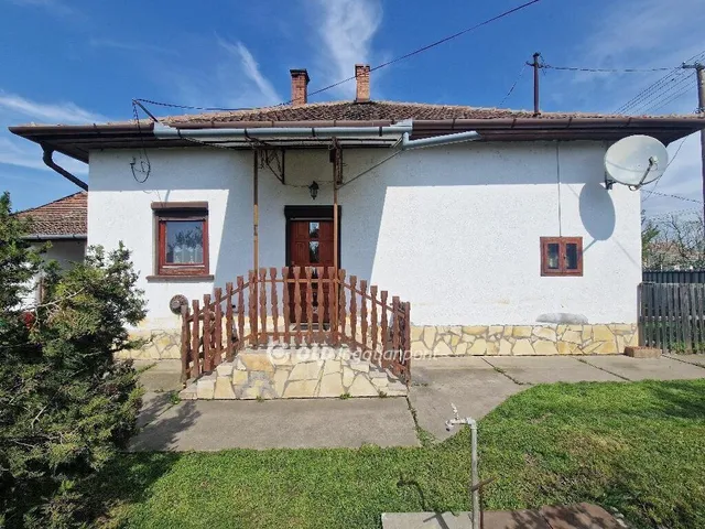 Eladó ház Kenderes 89 nm