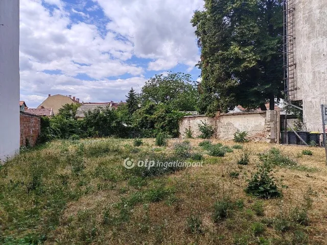 Eladó telek Szolnok 360 nm