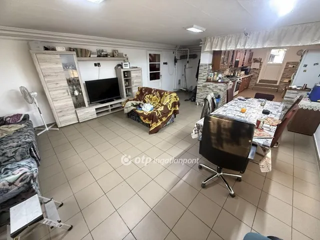 Eladó ház Tiszakécske 172 nm