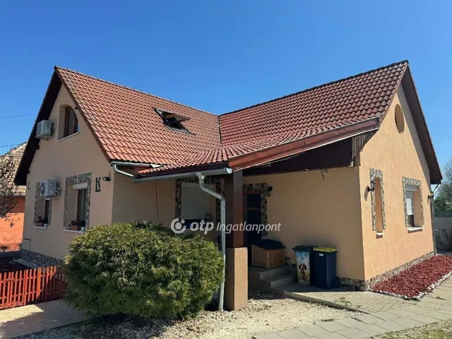 Eladó ház Tápiószele 170 nm