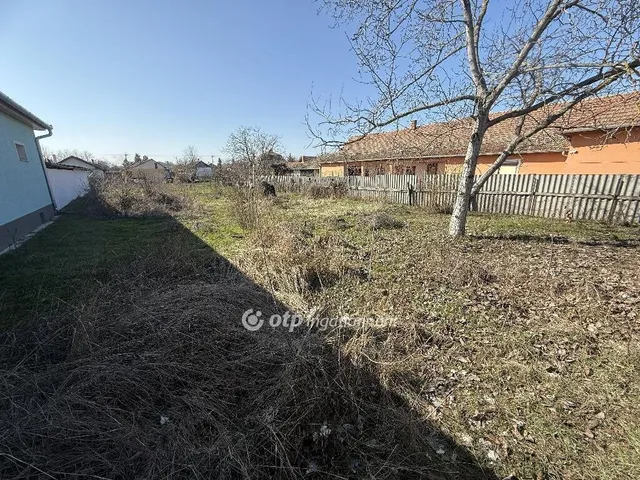 Eladó telek Tiszakécske 845 nm