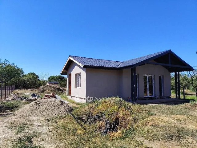 Eladó ház Szolnok 90 nm