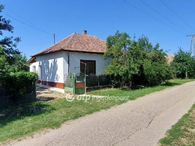 Eladó ház Abádszalók 76 nm