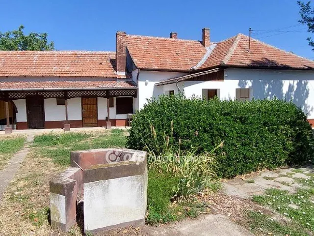 Eladó ház Abádszalók 76 nm