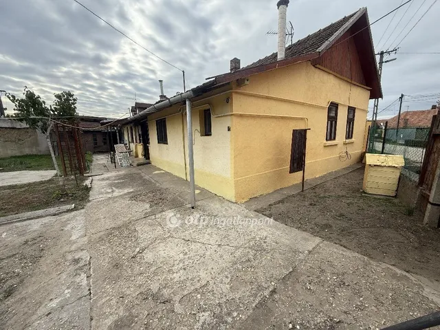 Eladó ház Tiszakécske 95 nm