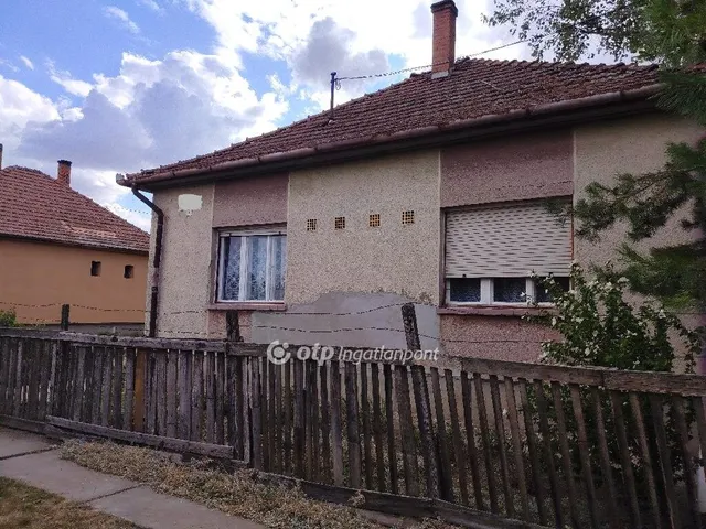 Eladó ház Jászkisér 70 nm