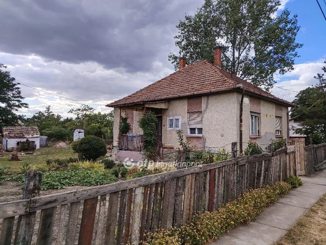 Eladó ház Jászkisér 70 nm