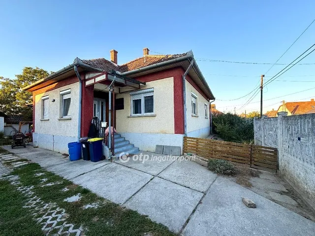 Eladó ház Tápiószentmárton 96 nm
